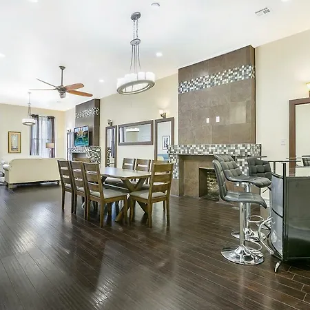 Modern 4br Penthouse In Downtown By Hosteeva