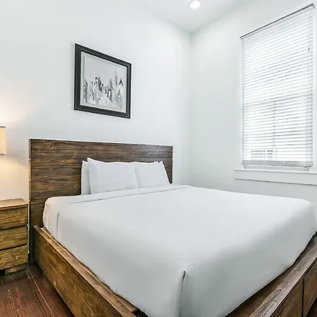 Charming 2br On Carondelet By Hosteeva * New Orleans