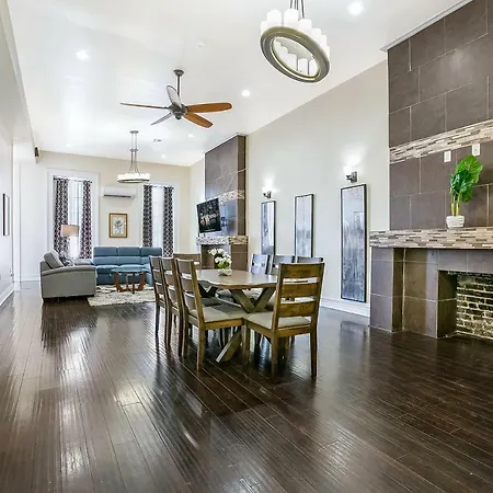 Stylish 4br In Downtown By Hosteeva