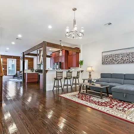 Apartment Spacious Loft-style 3br Townhouse By Hosteeva