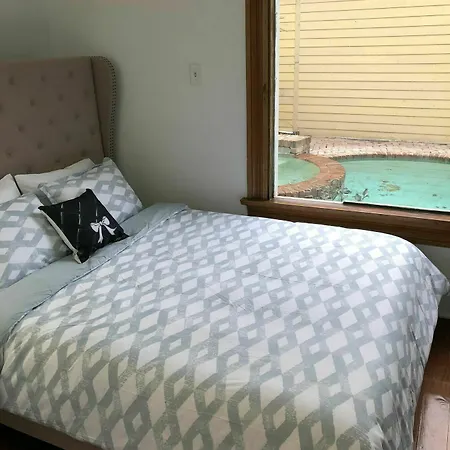 5 Bedroom - Sleeps 10! Location Next To French Quarter!