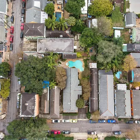 5 Bedroom - Sleeps 10! Location Next To French Quarter! 3*