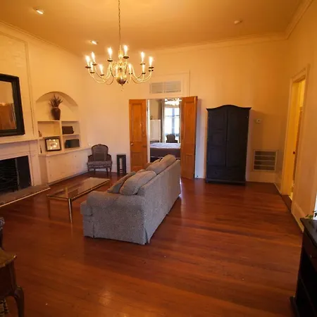 The Courtyards French Quarter Guest house