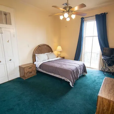The Courtyards French Quarter Guest house *
