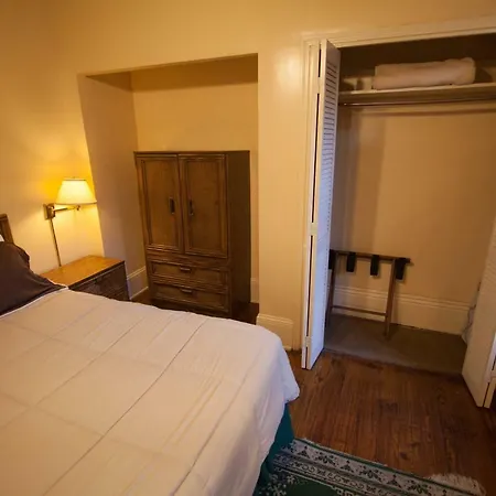 The Courtyards French Quarter Guest house *