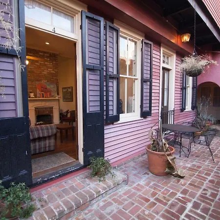 The Courtyards French Quarter Guest house