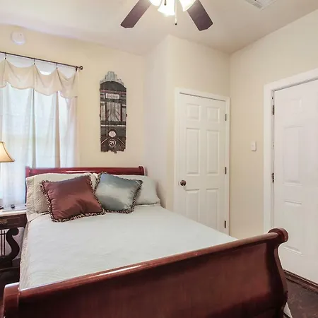 Myrtle St Manor Guest house