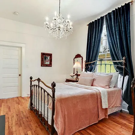 Elegant Renovated House With Relaxing Courtyard - Near Fq Holiday home