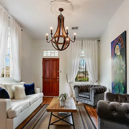 Modern Victorian House With Relaxing Courtyard - Near Fq
