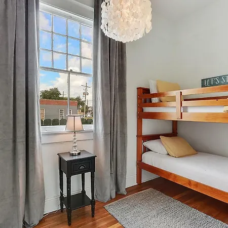 Modern Victorian House With Relaxing Courtyard - Near Fq Holiday home *