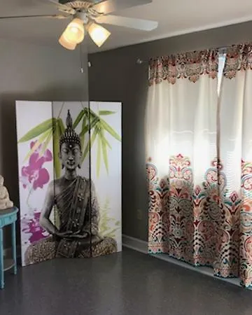 A Good Little House/ Une Maisonette Bien Guest house New Orleans