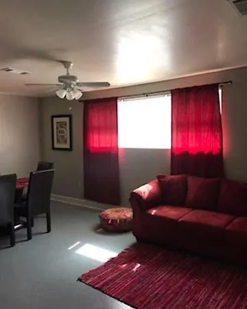 A Good Little House/ Une Maisonette Bien New Orleans