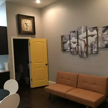 Modern 2 Blocks From Quarters