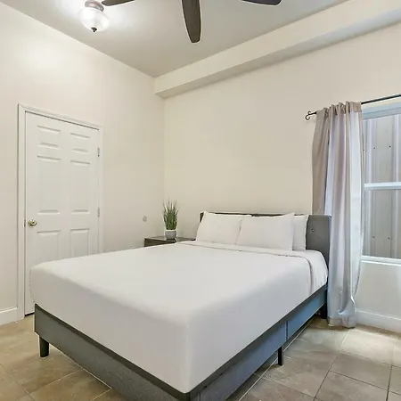 Apartment Spacious 4br Steps From St Charles Ave