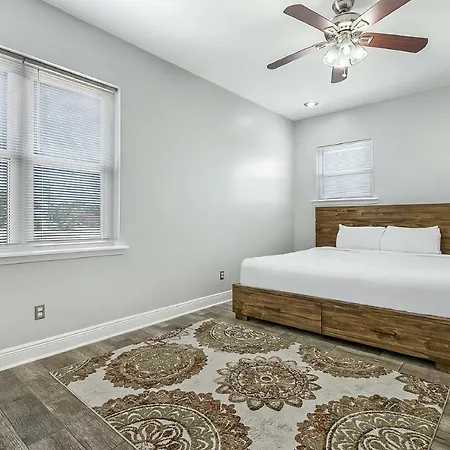Lovely 3br Next To City Park 3*