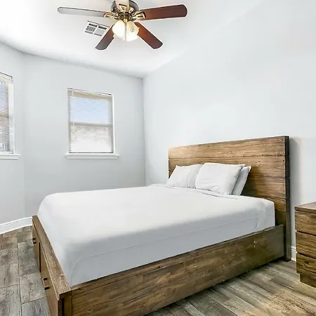 Aparthotel Lovely 3br Next To City Park 3*