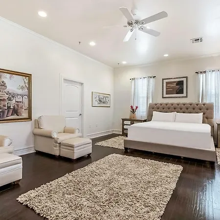Spacious 3br Luxury Penthouse With Balcony Apartment New Orleans