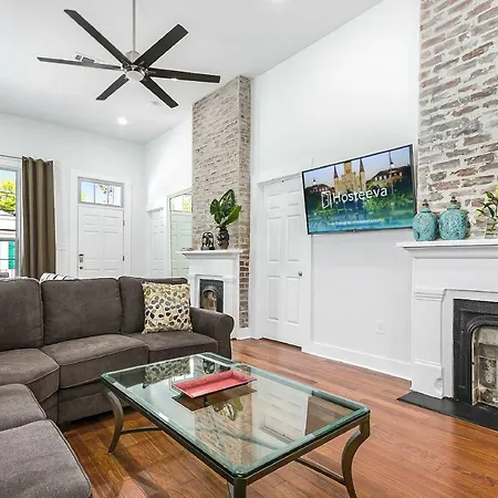 Cozy And Charming House With Luxury Amenities *