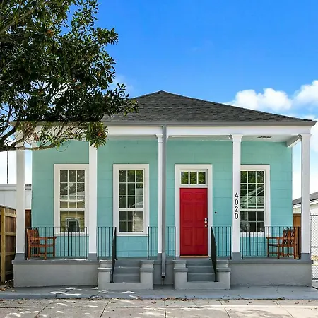 Cozy And Charming House With Luxury Amenities Holiday home