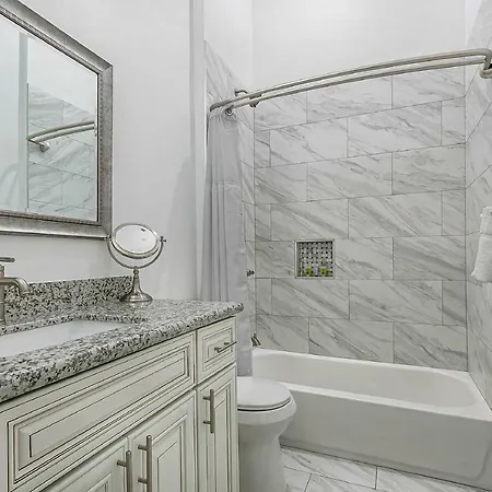 Cozy And Charming House With Luxury Amenities *