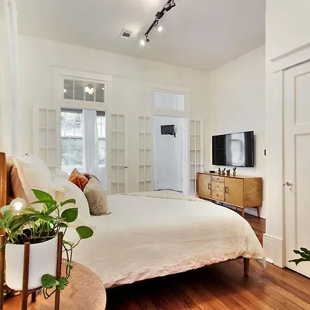 The Moor 3* New Orleans