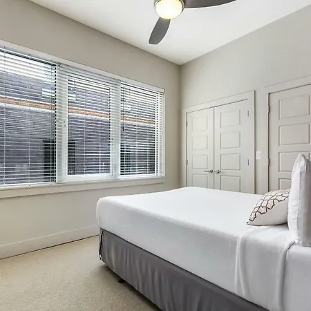 2 Bedroom Elegant In Downtown * New Orleans