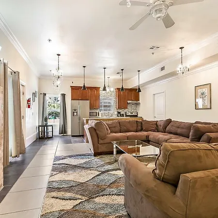 Modern 4br 5min Drive To Fq Apartment