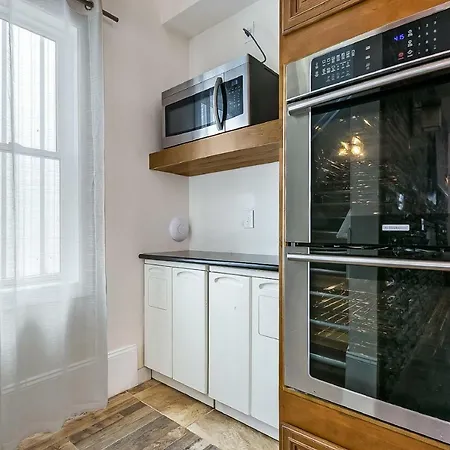 Urban With Spacious & Amenities Apartment