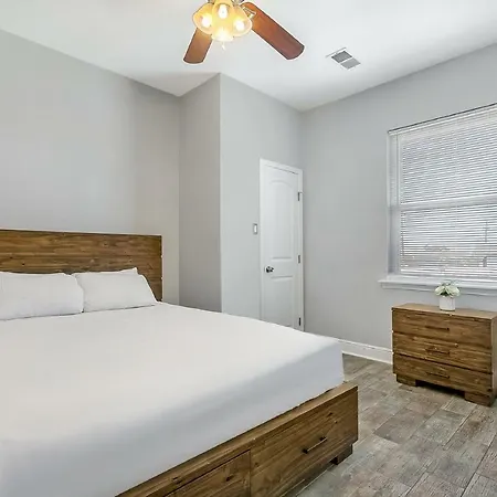 Aparthotel Lovely 3br Next To City Park
