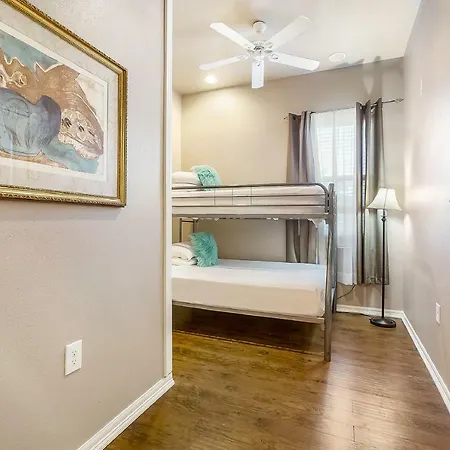 Apartment Inviting 3br Steps From St Charles Ave