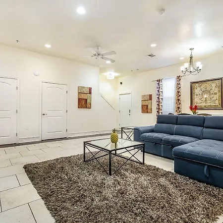 Spacious 3br/2.5bath In Great Location Apartment *