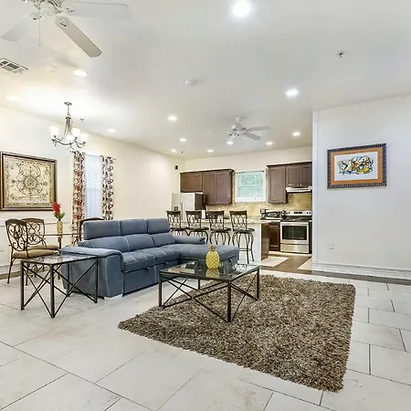 Inviting 3br Steps From St Charles Ave *
