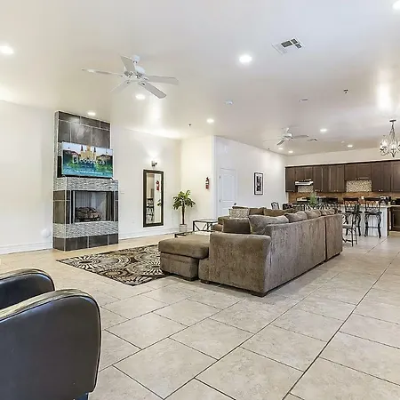 Spacious 3br/2.5bath In Great Location Apartment *