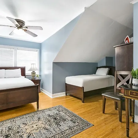 Comfortable Rooms Near All Nola Hot Spots *