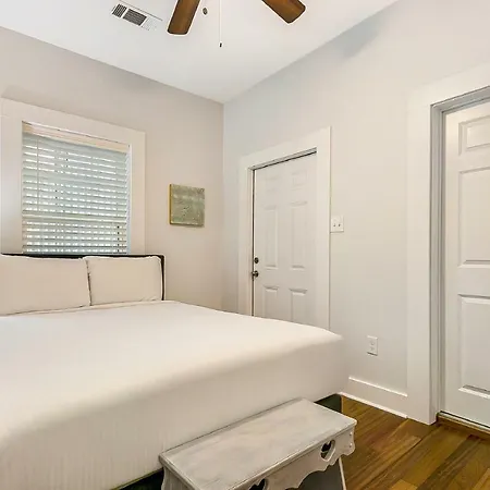 Cozy And Charming House With Luxury Amenities Holiday home *