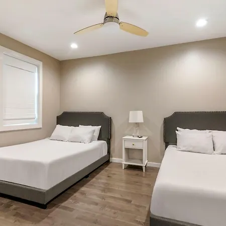 Modern 4br With Amenities Holiday home
