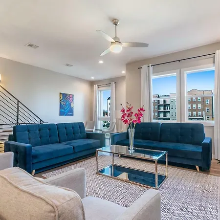 Modern 4br With Amenities Holiday home *