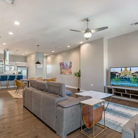 Holiday home 4 Bedroom Retreat Close To Hot Spots