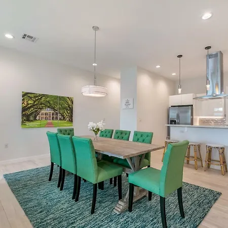 New Construction Townhouse Near Hot Spots