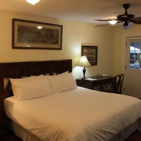 Bed & Breakfast The House 3*