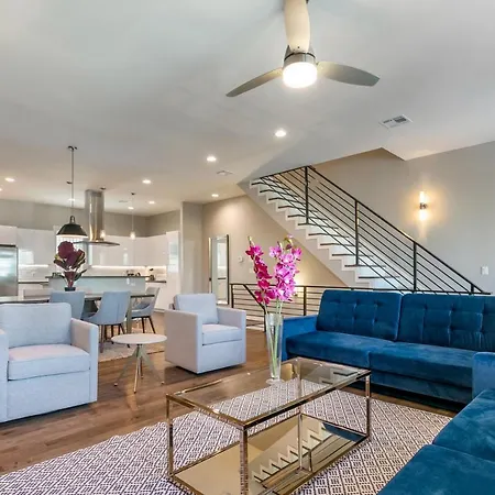 Holiday home Stunning With Modern & Open Layout