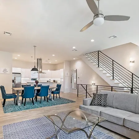 Townhouse Near Attractions *