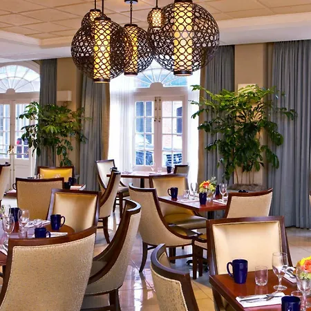 Four Points By Sheraton French Quarter Hotel 4*