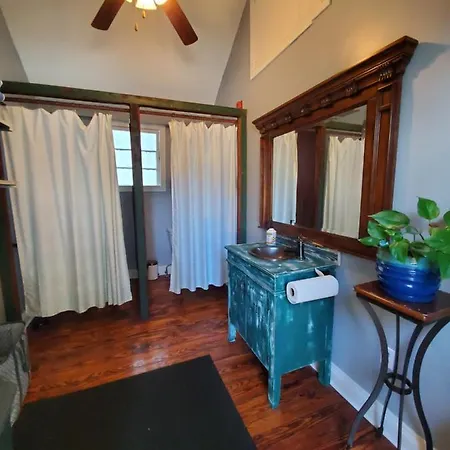 Macarty House, A Bohemian With Pool And Bar Holiday home *