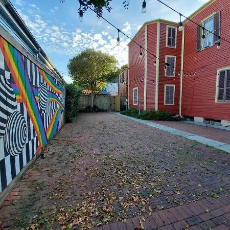 Macarty House, A Bohemian With Pool And Bar New Orleans