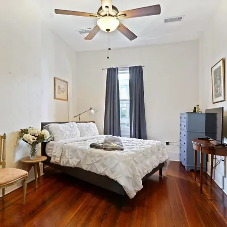 Montgomery House Aparthotel 4*