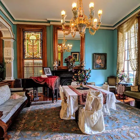 Parisian Courtyard Bed & Breakfast New Orleans