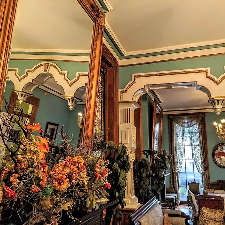 Parisian Courtyard Bed & Breakfast New Orleans