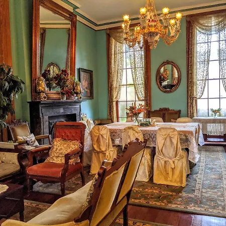 Bed & Breakfast Parisian Courtyard New Orleans