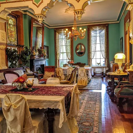 Parisian Courtyard Bed & Breakfast